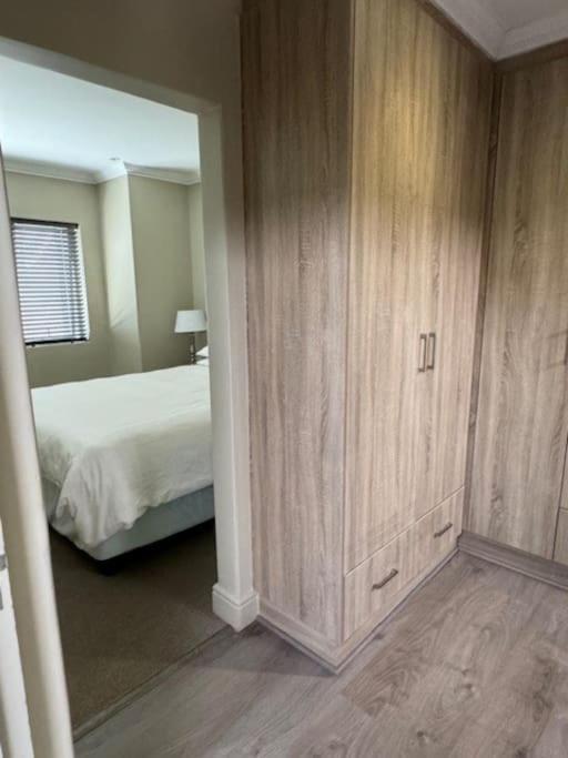 Luxury Townhouse In Stellenbosch Central Luaran gambar