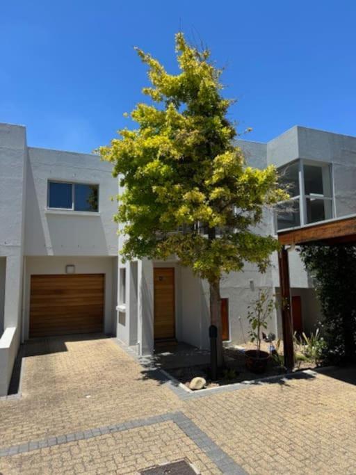 Luxury Townhouse In Stellenbosch Central Luaran gambar
